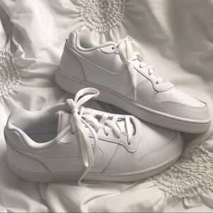 White nike shoes